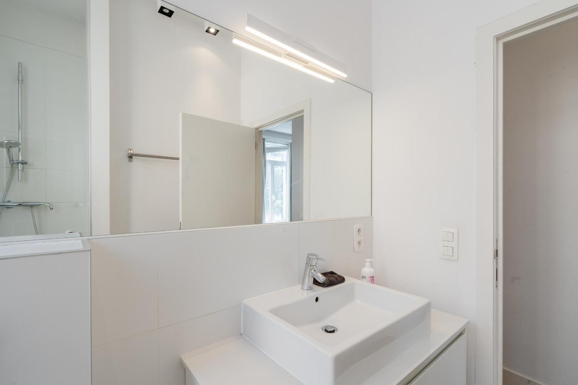 Light Modern Apartment In The Heart Of Antwerpen Ngoại thất bức ảnh