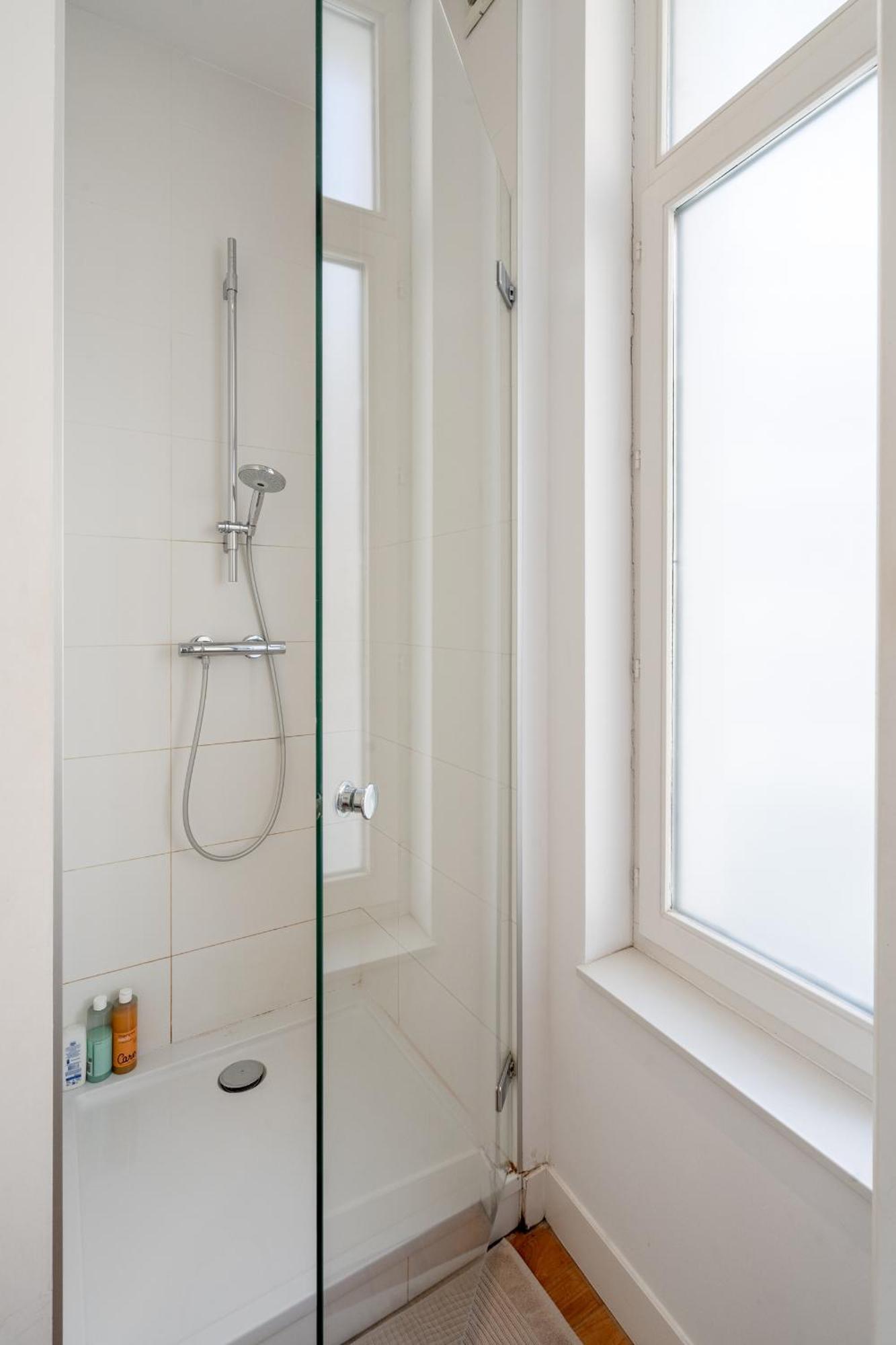 Light Modern Apartment In The Heart Of Antwerpen Ngoại thất bức ảnh