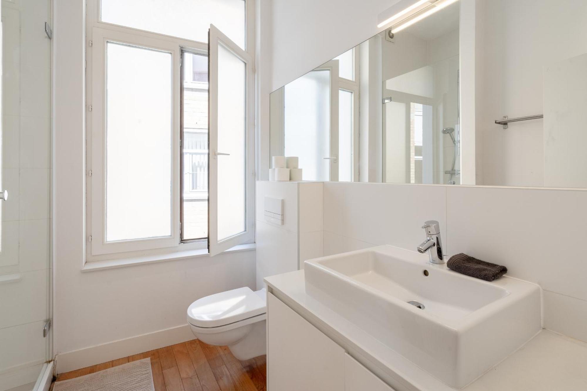 Light Modern Apartment In The Heart Of Antwerpen Ngoại thất bức ảnh